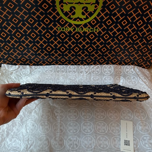 Tory Burch T Monogram Embroidered Straw Pouch Royal Navy - Picture 2 of 11